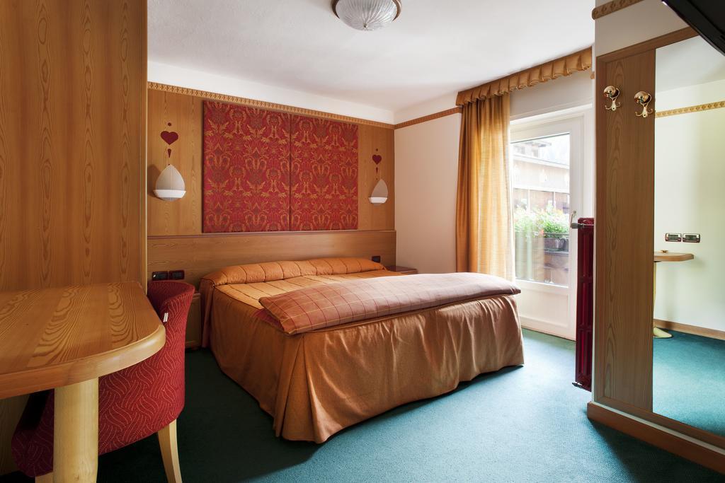 Hotel Haus Michaela Sappada Exterior photo